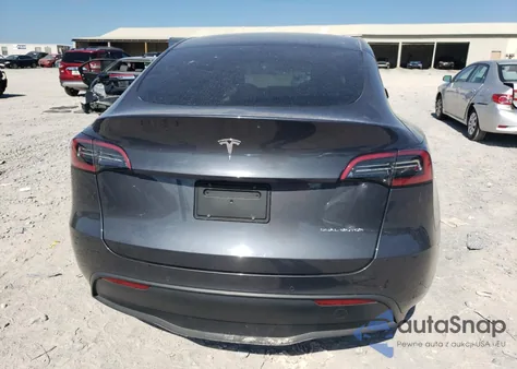 2022 Tesla Model Y z USA, uszkodzony, nr VIN 7SAYGAEE7NF433884